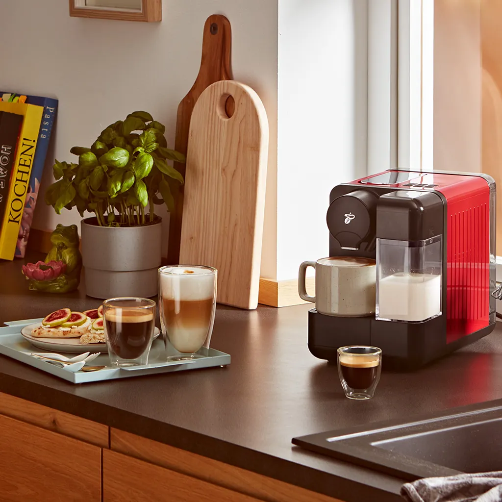Tchibo Cafissimo Milk Kaffeemaschine Kapselmaschine Inkl. 30 Kapseln Für Caffè Crema, Espresso, Kaffee Und Milchspezialitäten, Rot 5 Tchibo Cafissimo Milk Kaffeemaschine Kapselmaschine Inkl. 30 Kapseln Für Caffè Crema, Espresso, Kaffee Und Milchspezialitäten, Rot – Bild 5