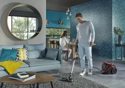 Rowenta RO7649 Silence Force Cyclonic Parkett | Beutelloser Staubsauger | Vacuum-Cleaner | Sehr Leise | 2,5L Staubvolumen | Tierhaar | Auto | Schwarz/Rot -Philips Haushaltsgeräte Verkaufsgeschäft 0b7c36e10a3ff93518ac360fe4377aff