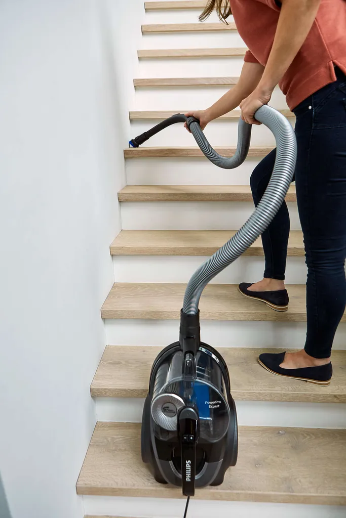 Philips PowerPro Expert Beutelloser Staubsauger, Inkl. Zubehör, 99.9 % Staubaufnahme, 900 W, Schwarz (FC9741/09) 9 Philips PowerPro Expert Beutelloser Staubsauger, Inkl. Zubehör, 99.9 % Staubaufnahme, 900 W, Schwarz (FC9741/09) – Bild 9