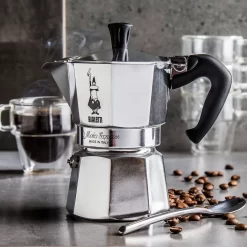 Bialetti Moka Express - 3 Tassen Espressokocher -Philips Haushaltsgeräte Verkaufsgeschäft 389e12ed31c5b0eae3c0c57a14e0d970