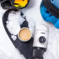 WACACO Nanopresso Tragbare Espressomaschine, Mit Nanopresso-Etui, Upgrade-Version Von Minipresso, Reisekaffeemaschine, Kaffee-To-Go, Manuell Betrieben, Weiß, Nachhaltig -Philips Haushaltsgeräte Verkaufsgeschäft 3bc05fce45c380b72c28c8037b2c7906