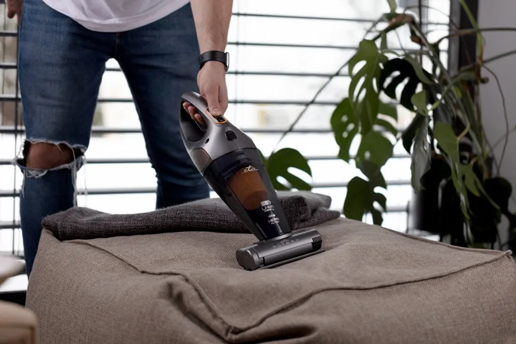 ETA Rotary ETA242590000 Akku-Handsauger, Li-ion Akku 18 V, HEPA-Filter, Elektrischer Rotationsbürste 6 ETA Rotary ETA242590000 Akku-Handsauger, Li-ion Akku 18 V, HEPA-Filter, Elektrischer Rotationsbürste – Bild 6